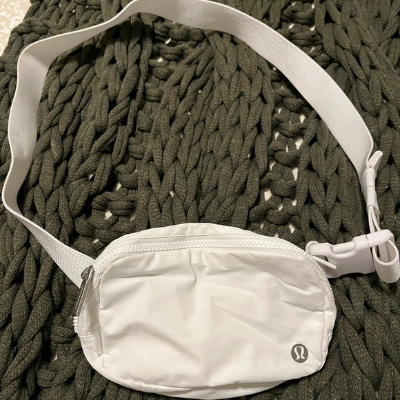 Lululemon White Everything Belt Bag Extended Strap - Picture 3 of 5